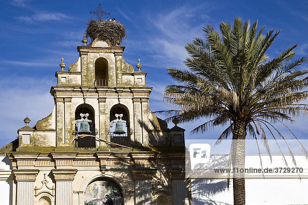 Alter Glockenturm in dem andalusischen Dorf Arcos  Spanien  Europa