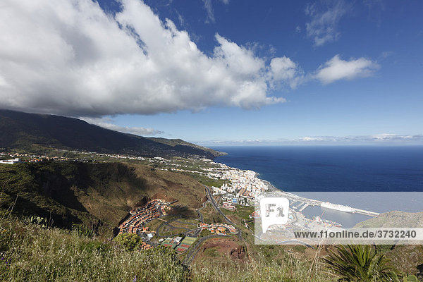 Blick von Mirador de la ConcepciÛn über Risco de la ConcepciÛn und Santa Cruz de la Palma  La Palma  Kanarische Inseln  Kanaren  Spanien