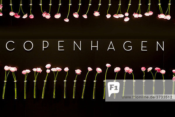Schriftzug Copenhagen  Kopenhagen mit Blumen umrahmt