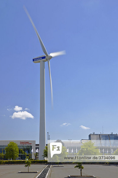 Windkraftanlage auf dem Messegelände Bella Center in Kopenhagen  Dänemark  Europa