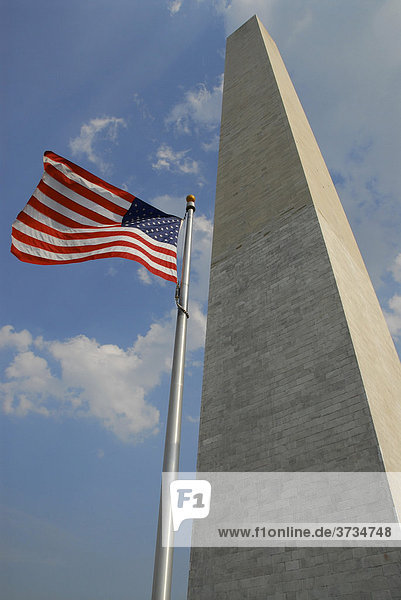 Stars and Stripes  US-Flagge und Washington Monument  Washington D.C.  USA  Nordamerika
