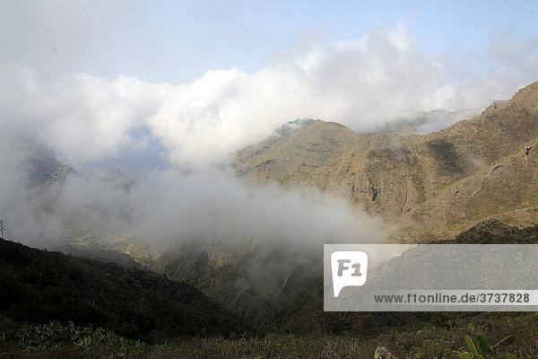 Wolken im Wandergebiet Teno-Gebirge  Teneriffa  Kanarische Inseln  Spanien  Europa