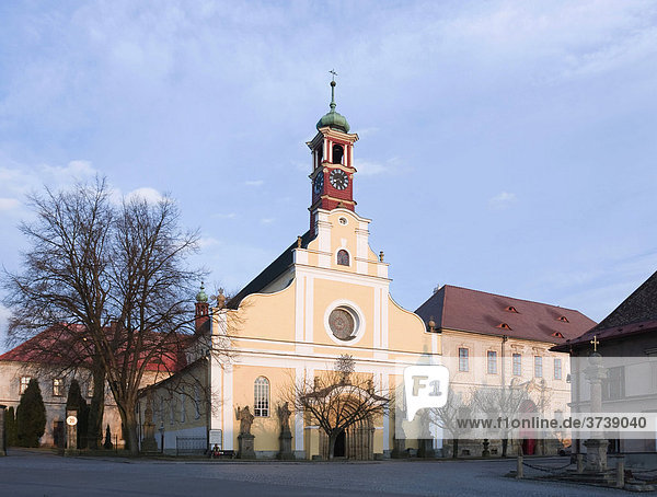 Kirche Mariä Himmelfahrt in Hronov  im Nachod Bezirk  Ost-Böhmen  Tschechische Republik  Europa