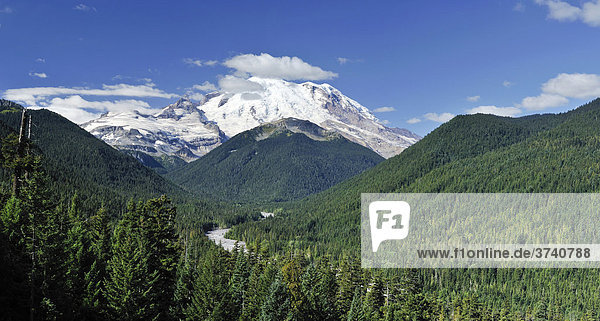 Glaciated peak of Mount Rainier  Mt. Rainier National Park  Washington  USA  North America