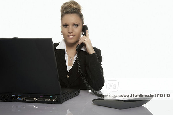 Geschäftsfrau beim Telefonieren