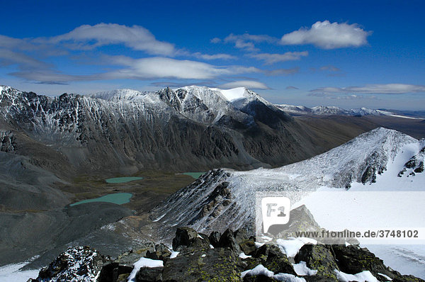 Schneebedeckte Berge  Bergseen  Turgen Uul-Massiv  Kharkhiraa bei Ulaangom  Mongolischer Altai  Uvs Aimag  Mongolei  Asien