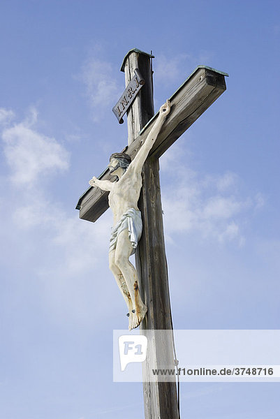 Holzkreuz mit Christusdarstellung  Leitzachtal  Bayern  Deutschland  Europa