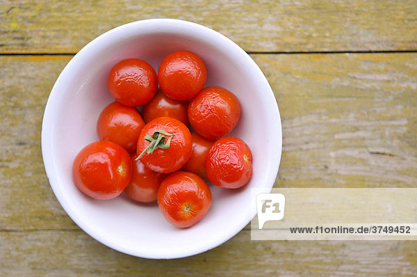 Überreife Tomaten in einer Schale