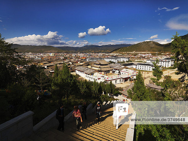Stairs leading to Dokar Zong  in Tibetan Gyeltangteng  Tibet  China  Asia