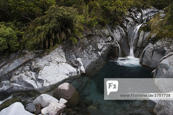 Wilkies Pools Wasserfall  Egmont Nationalpark  Nordinsel  Neuseeland