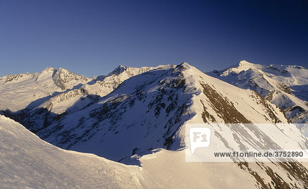 Schneegrat  Wächte  Tuxer Alpen  Tirol  Österreich  Europa