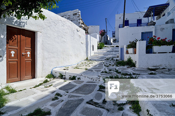 Alley in Naoussa  Paros  Cyclades  Greece  Europe