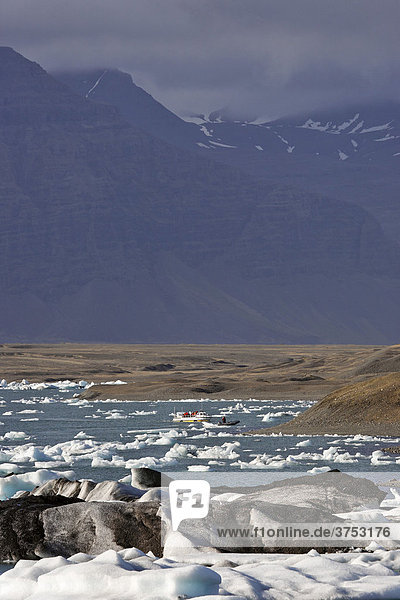 Amphibienfahrzeug  Gletschersee Jökulsarlon  Südküste  Island