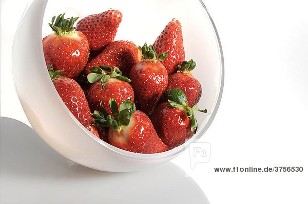 Erdbeeren in einer Schale (Fragaria xananassa)