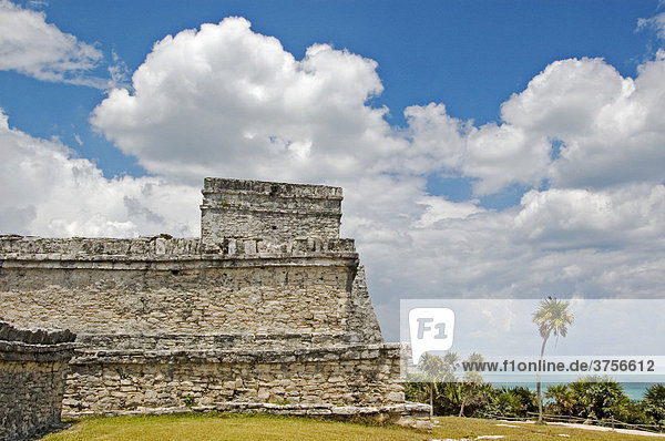 Tempelbezirk der Mayas mit Blick auf das Meer Yucatan Mexico