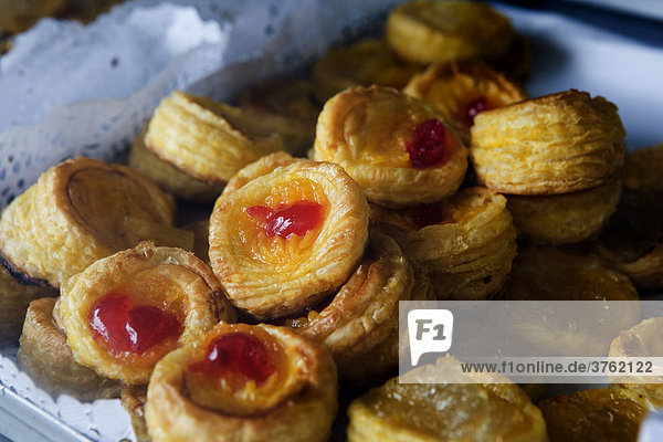 Traditionelles potugiesisches Gebäck aus Ei  Mandeln und Pudding