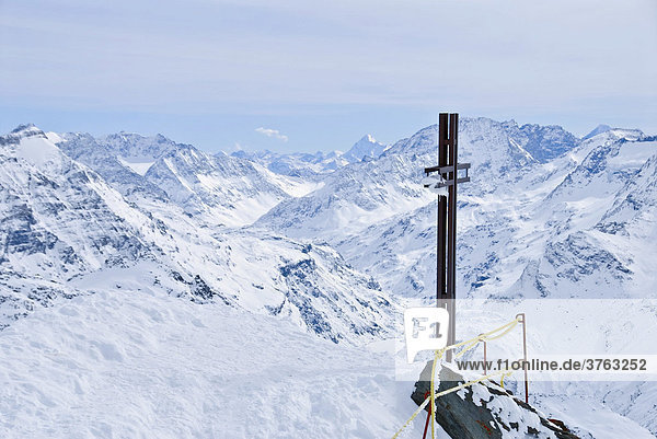 Gipfelkreuz auf dem Mont Fort (3328 Meter)  4 Vallees  Wallis  Schweiz