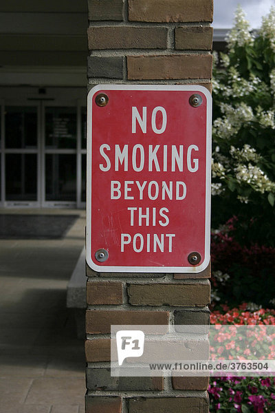 Rauchverbotsschild in Englisch