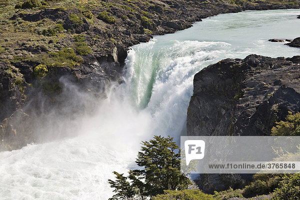 Wasserfall Salto Grande  Torres del Paine Nationalpark  Patagonien  Chile  Südamerika