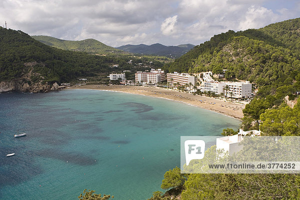 Bucht mi Hotels bei Cala san Vincente  Ibiza  Balearen  Spanien