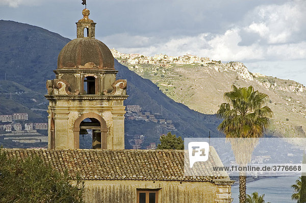 Barocke Kirche Taormina beliebter Ferienort Sizilien  Italien