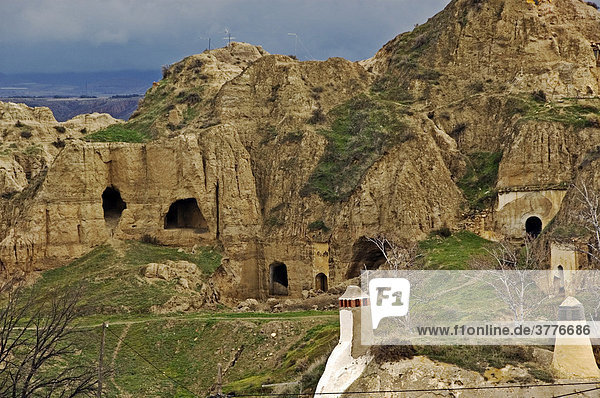 Höhlenwohnungen hoch über der Stadt Guadix  Andalusien  Guadix  Spanien
