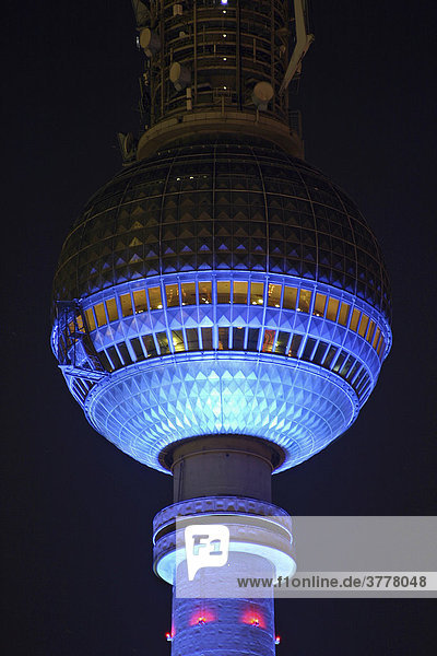 Festival of Lights Berlin 2005  illuminierter Fernsehturm am Alexanderplatz   Alexanderplatz  Mitte  Berlin  Deutschland