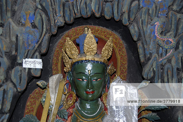 Tibetischer Buddhismus alte grün bemalte Figur Grüne Tara Bhrikuti im Kloster Pelkor Chöde Gyantse Tibet China