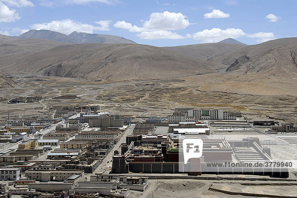 Tibetischer Buddhismus Blick über den Ort moderne Grbäude und Kloster Sakya Tibet China