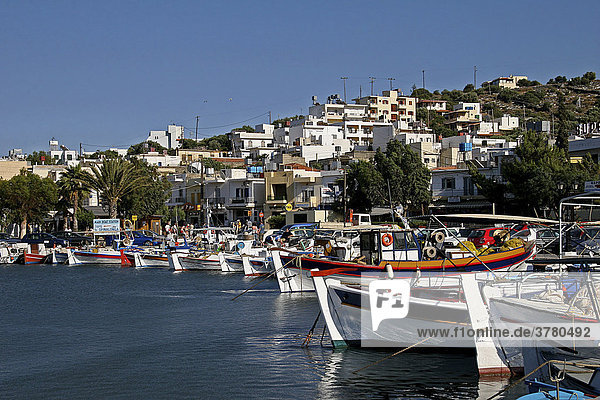 Hafen  Fischerboote  Touristenort  Elounda  Kreta  Griechenland