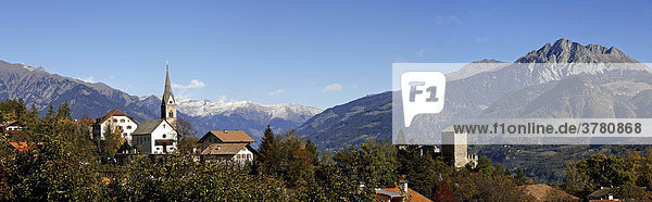 Mayenburg und Ort Völlan  Lana  Südtirol  Italien