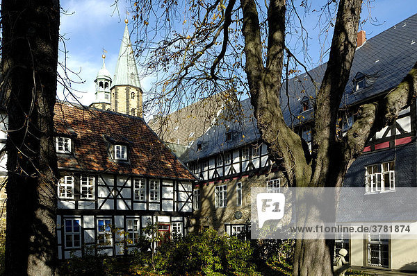 UNESCO-Welterbestätte Fachwerkhäuser Altstadt  Türme der Marktkirche Goslar Niedersachsen Deutschland