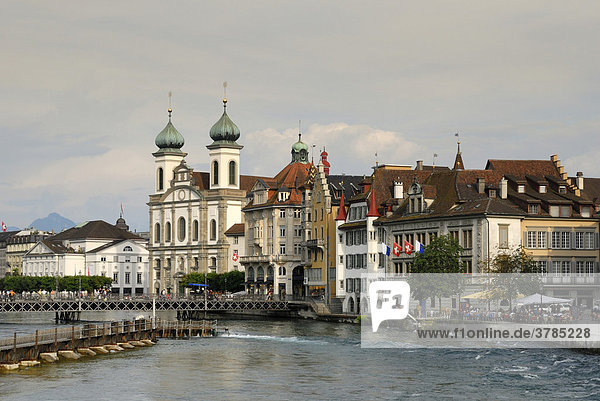 Luzern - Jesuitenkirche und der Fluß Reuss - Schweiz  Zentralschweiz  Europa.
