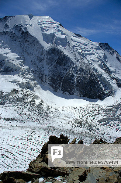 Schneebedeckter Berg Aiguille de Bionnassay mit Gletscher Hochsavoyen Haute-Savoie Frankreich