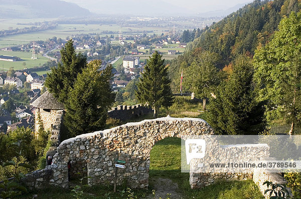 Ruine Wolkenstein bei Wörschach im Ennstal Steiermark Österreich innere Mauer zum Turnierplatz