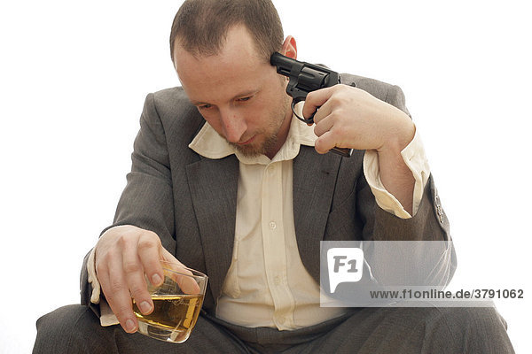 Kopfschuss - Mann begeht unter Alkoholeinfluss mit einem Revolver Selbstmord