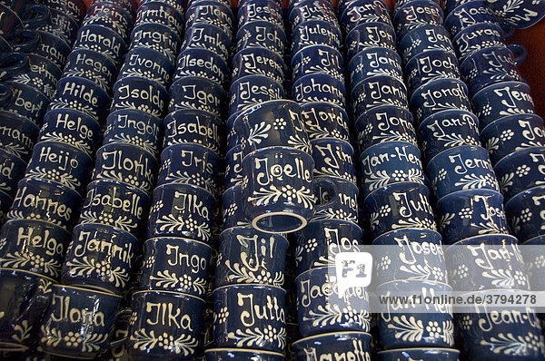 Tassen mit Namen auf auf dem Jahrmarkt Auer Dult München