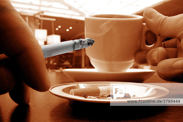 Kaffee und Zigaretten