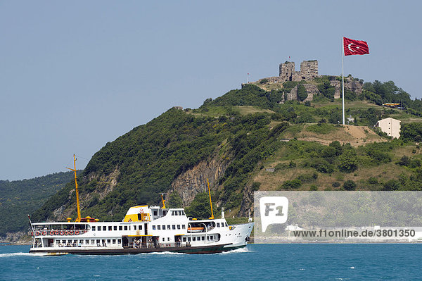 Türkei  Istambul  Bosporus anatolischen Seite  Anadolu Kavagi  Yoros Castle