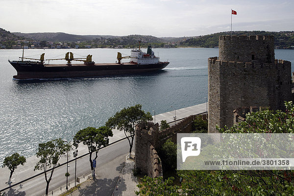 Türkei  Istambul  Bosporus europäische Seite  Seite Rumeli Hisari Festung