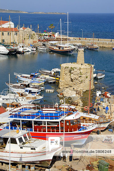 Boote im Hafen von Girne Kyrenia Nordzypern Zypern