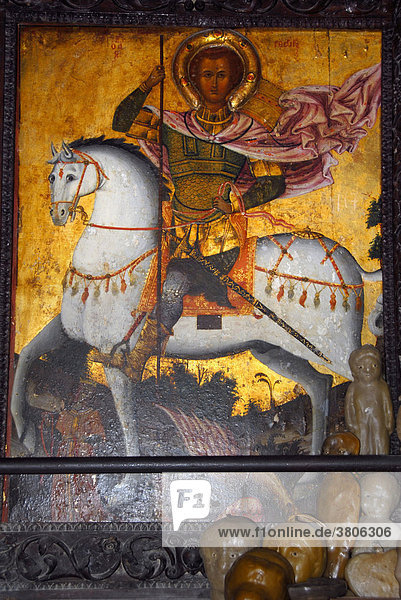 Ikone des Heiligen Georg zu Pferd mit Wachspuppen als Gaben Kirche Agios Mamas in Güzelyurt Morfou Nordzypern Zypern