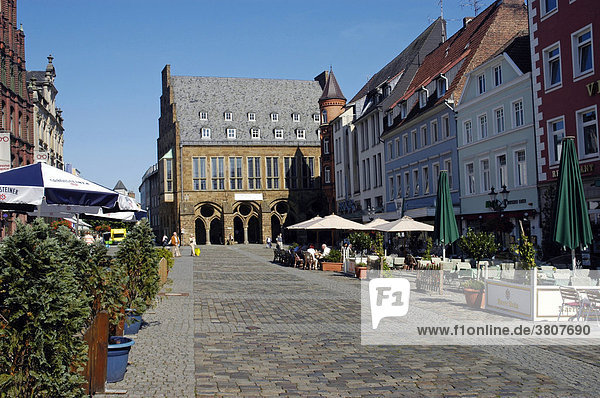 Market place with historical town hall  Minden  Teutoburg Forest  North Rhine-Westphalia  Germany