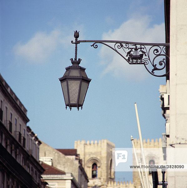 Street lamp with the ravens on ship of Sao Vicente  Lisboa  Portugal