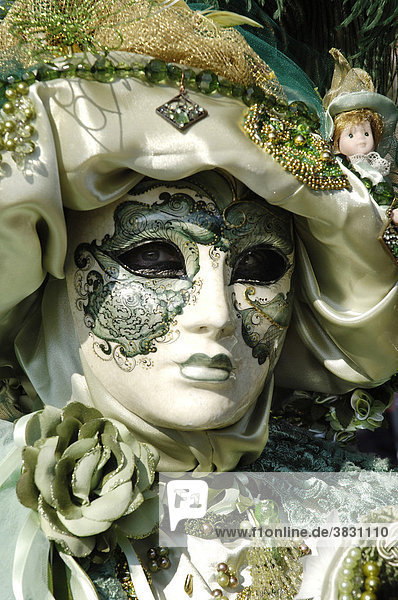 Portrait  grüne Maske am Karneval in Venedig  Italien