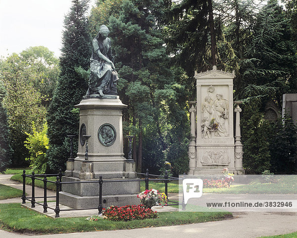 Grab von Mozart und Schubert  Zentralfriedhof  Wien  Österreich