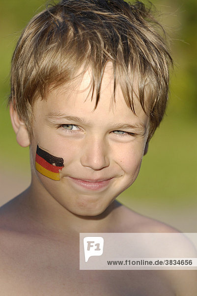 Junge mit deutschland tatoo
