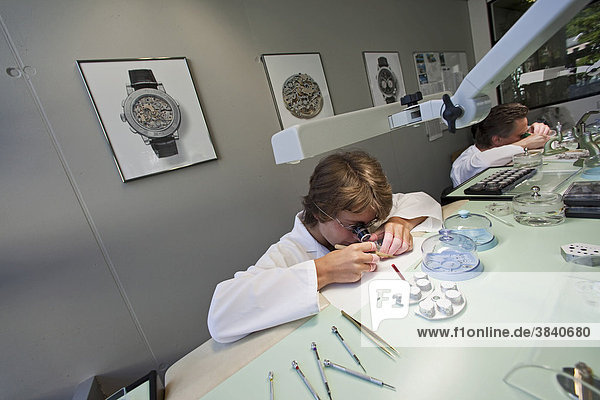 Uhrenmanufaktur der Lange und Söhne GmbH Uhrmacherarbeitsplatz Chronographenmontage Glashütte Sachsen Deutschland Europa