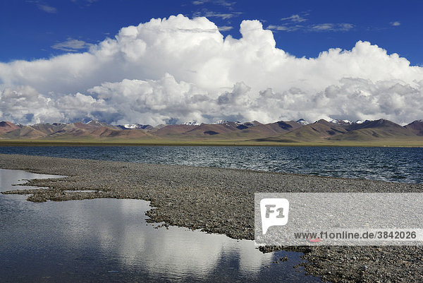 Bergkette Nyenchen Thanglha am Namtso See  Himmelssee  Tibet  China  Asien