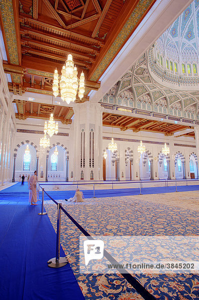 Gebetsraum für Männer  Sultan Quaboos Grand Mosque  Capital Area  Oman  Naher Osten